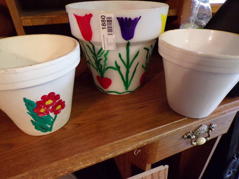 lot 1880 image: 3 Flower Pots