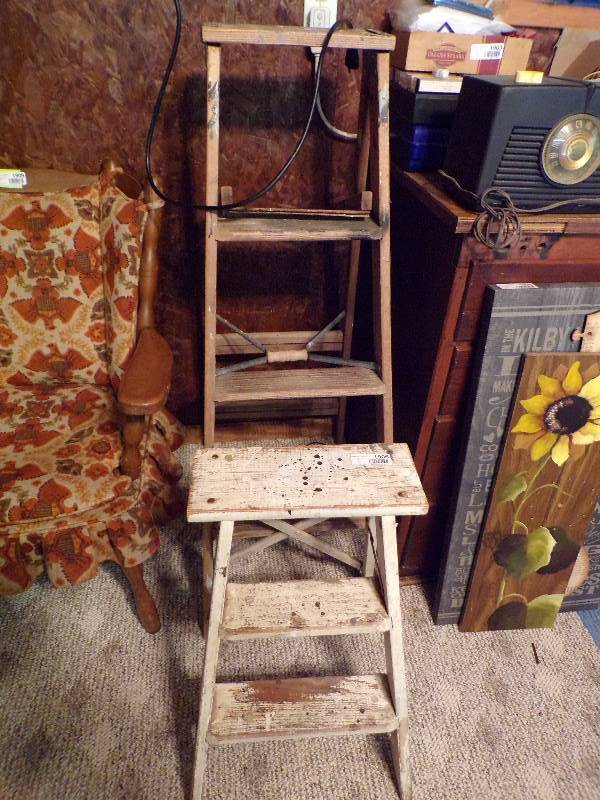 lot 1906 image: 2 Step Ladders