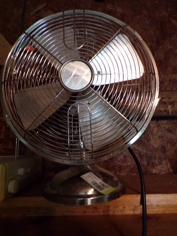 lot 1907 image: Electric Fan - works good