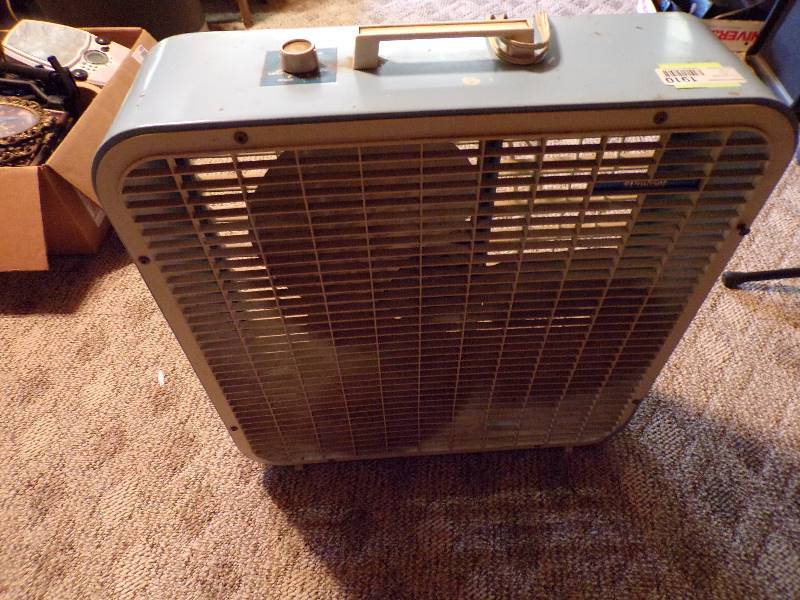 lot 1910 image: Kmart Box Fan