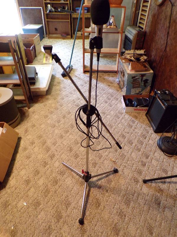 lot 1912 image: Dual Microphone Stand