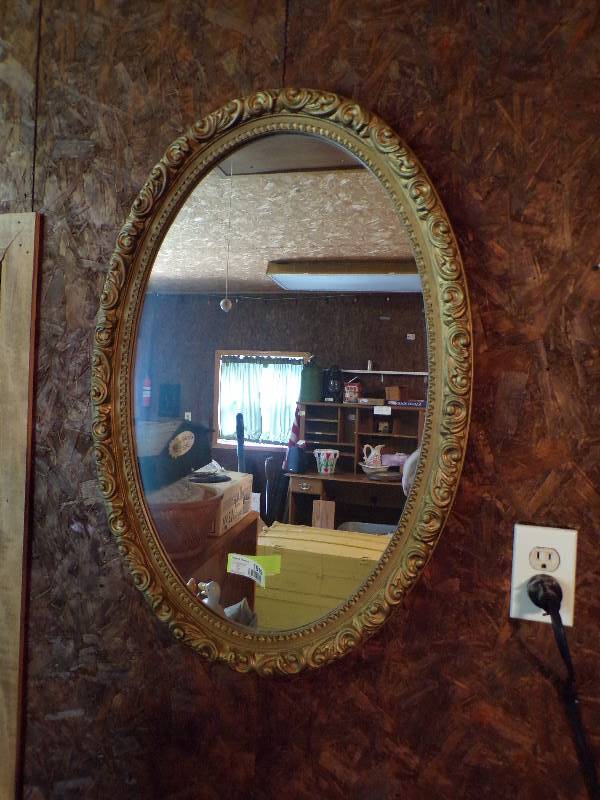 lot 1919 image: Oval framed Mirror