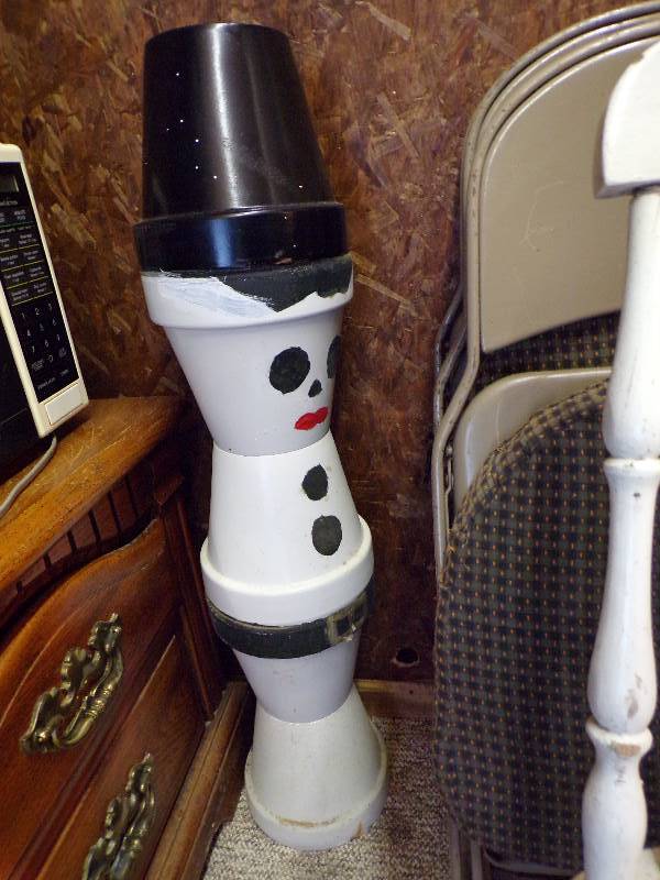 lot 1924 image: Flower Pot Snowman