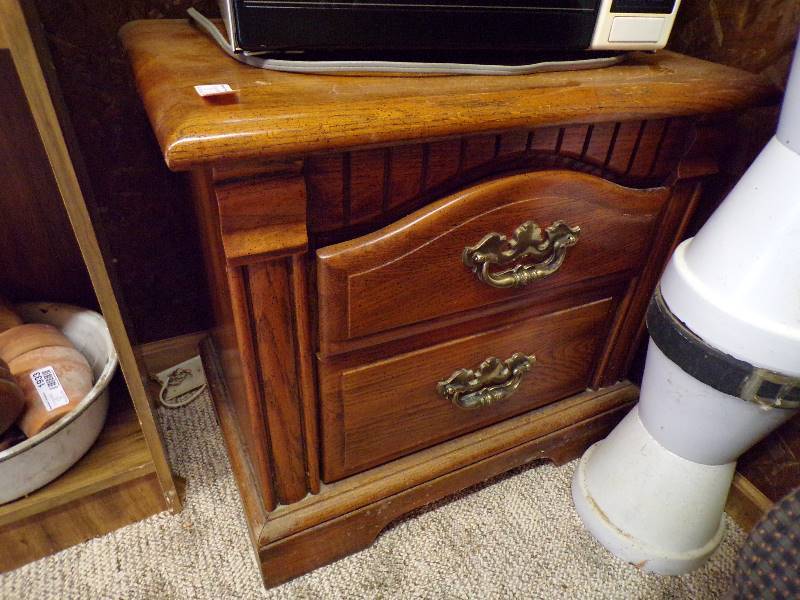 lot 1927 image: 2 Drawer Night Stand