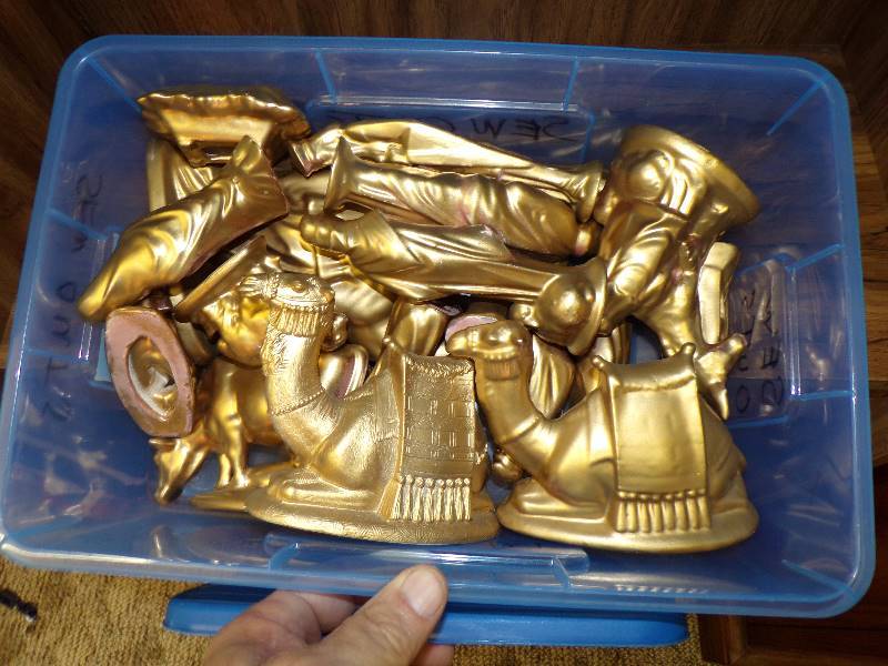 lot 1932 image: Gold Painted Nativity Pieces