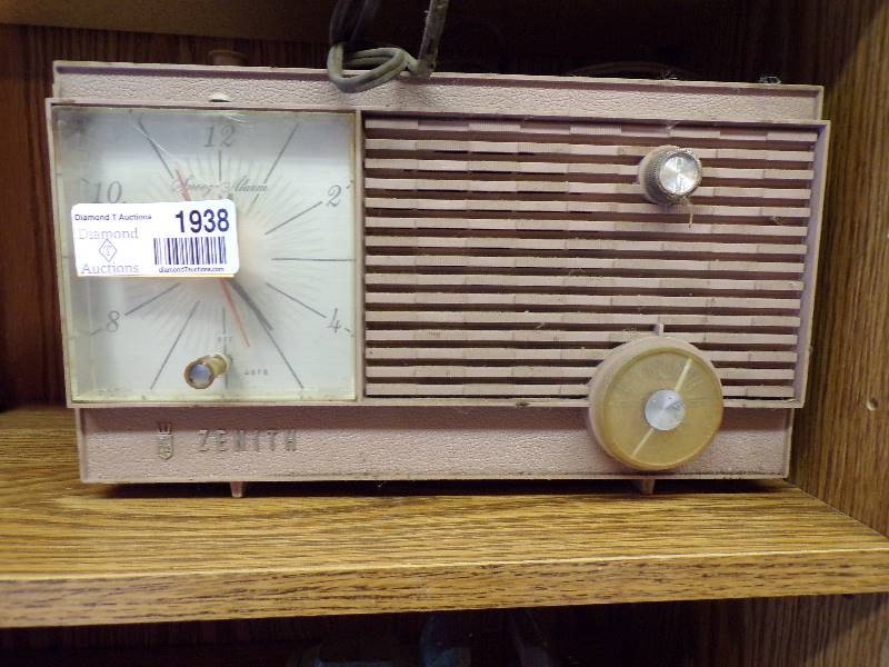 lot 1938 image: Vintage Radio