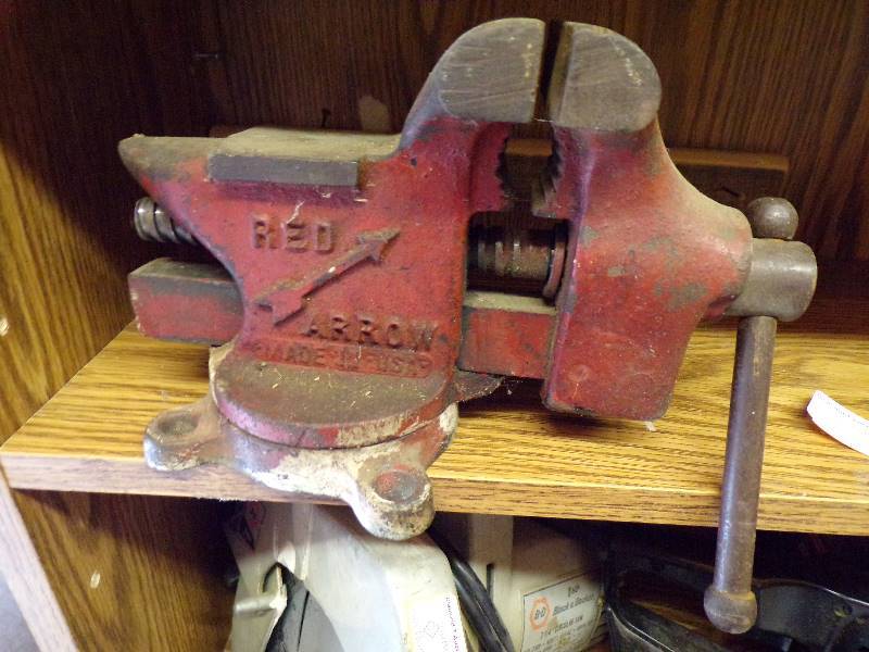 lot 1939 image: Red Arrow Bench Vise