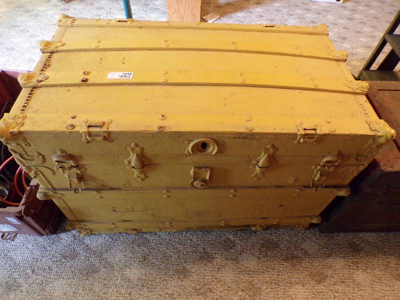 lot 1945 image: Old Trunk