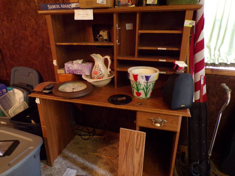 lot 1886 image: Desk