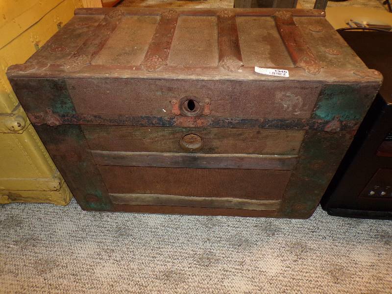 lot 1946 image: Old Trunk wempty Precious Moments Boxes