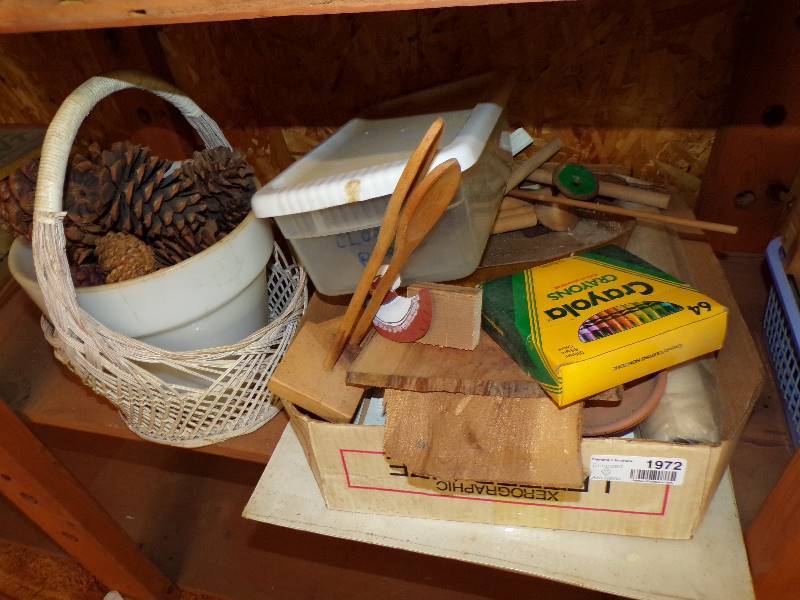 lot 1972 image: Craft Items