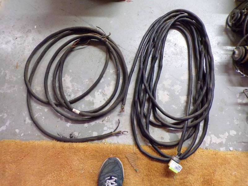 lot 1983 image: 2 HD Power Cords