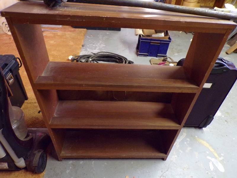 lot 1987 image: Small Shelf Unit