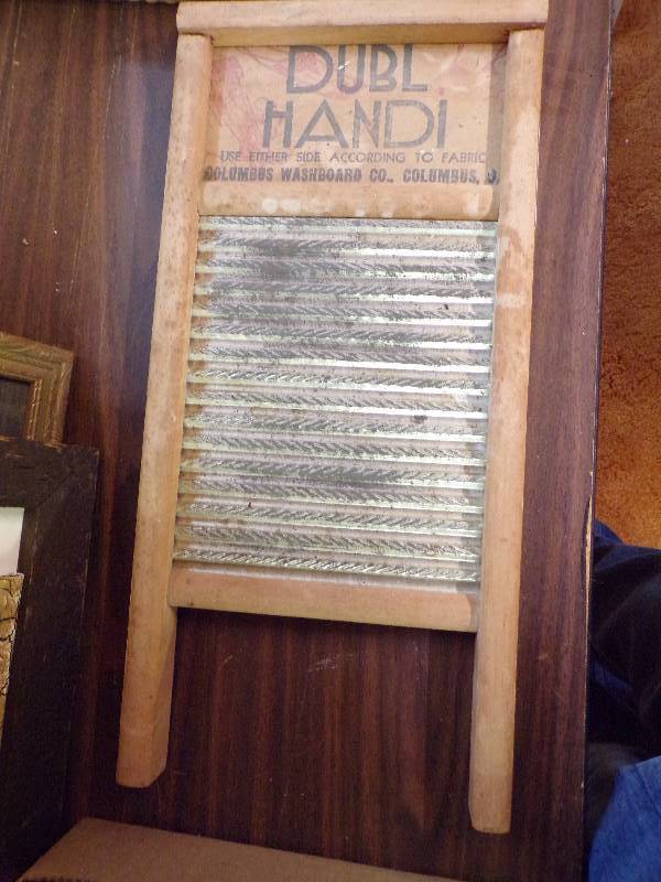 lot 1992 image: Dubl Handi Washboard