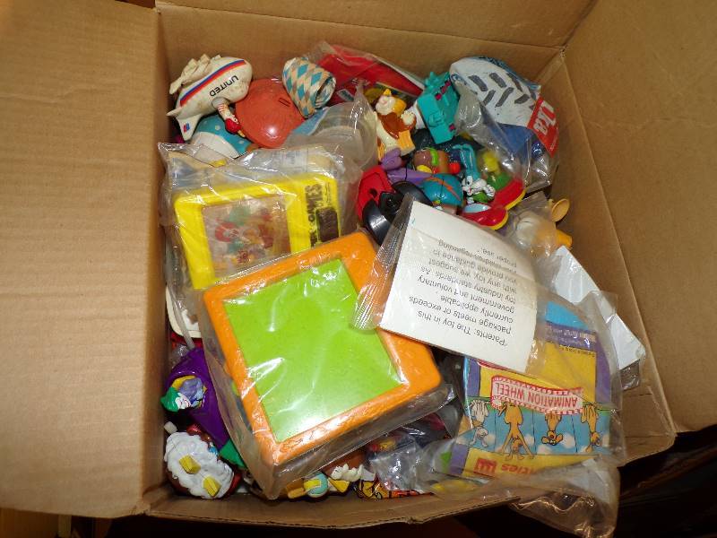 lot 1996 image: Toys