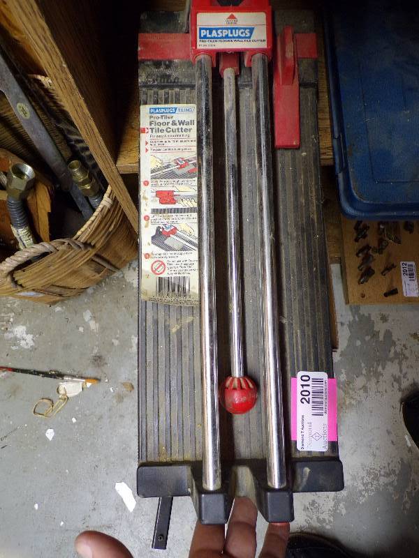 lot 2010 image: Tile Cutter