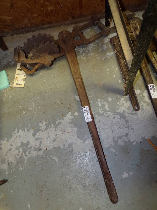 lot 2033 image: Wire Stretcher