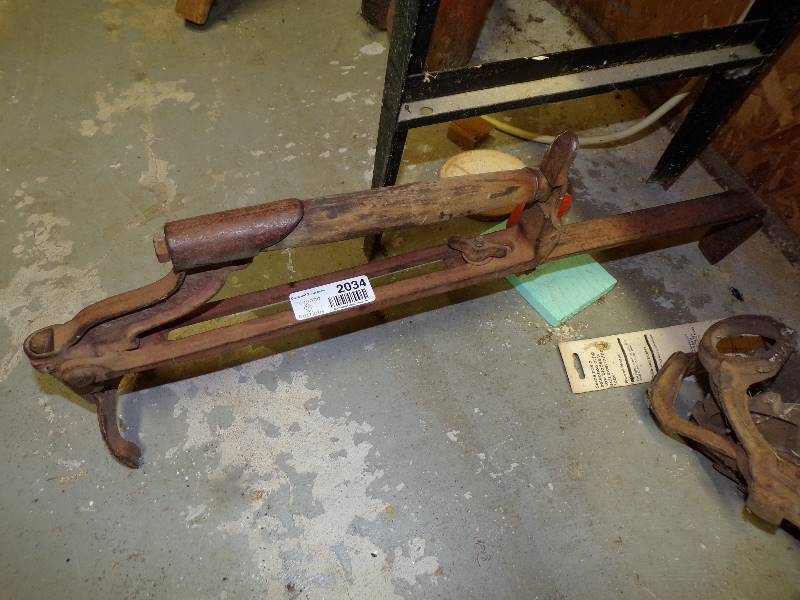 lot 2034 image: Block Ice Carrier