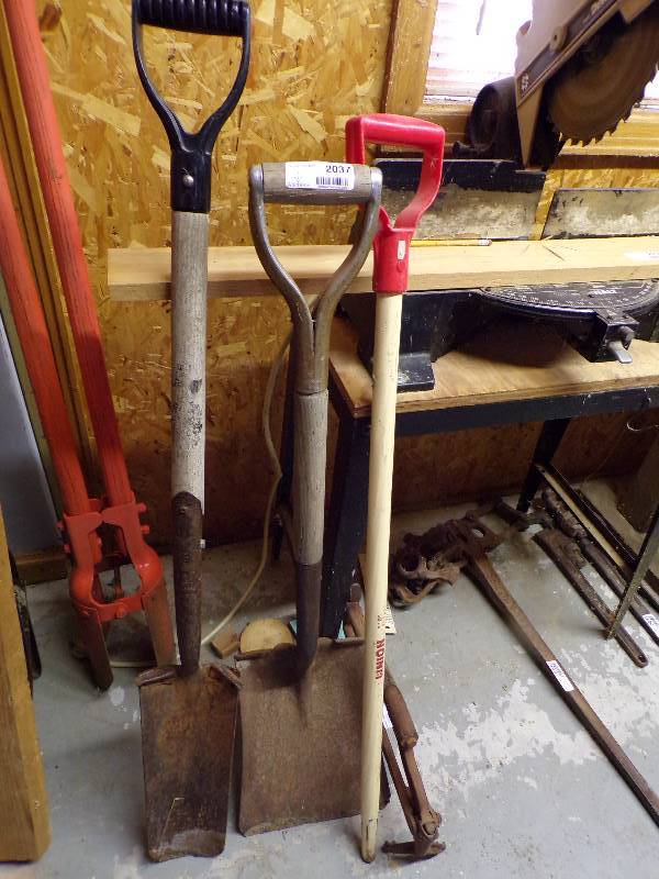 lot 2037 image: 2 Shovels and 1 Handle