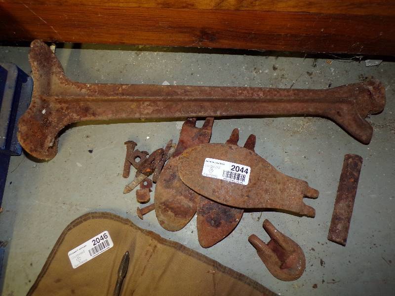 lot 2044 image: Shoe Lasps