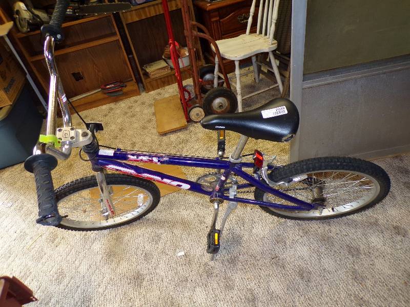 lot 2048 image: 20 Bicycle