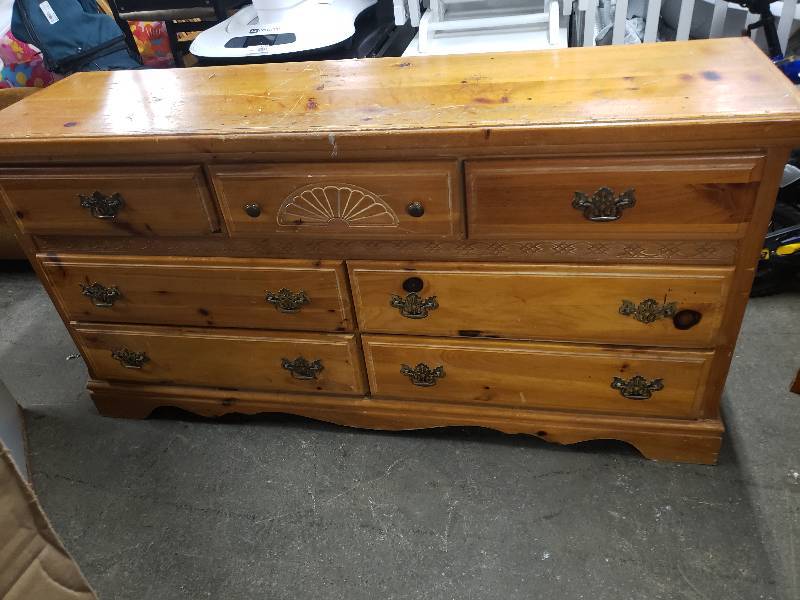 Wood 7 Drawer Dresser Beautiful Broyhill King Size Bed Queen