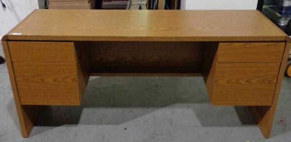 lot 7671 image: 4 Drawer desk