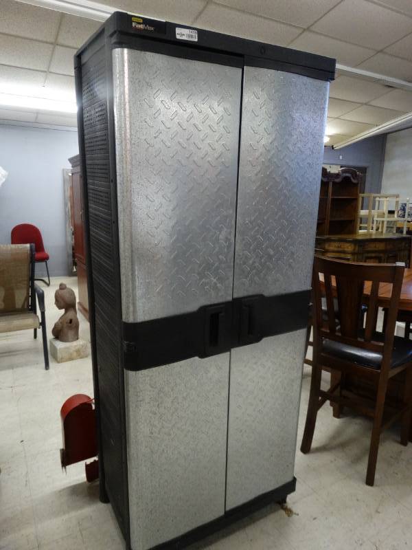 lot 1419 image: Stanley FatMax Long Handled Tool Cabinet w long handle tools