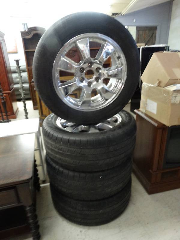 lot 1422 image: Lot of four, Six lug Chrome wheels and tires ( Goodyear Eagle LS-2 P27555R20)