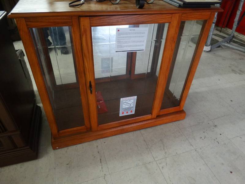 lot 1424 image: NEW Lighted Curio Cabinet