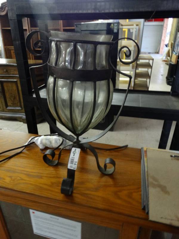 lot 1425 image: Metal and Glass Center Piece