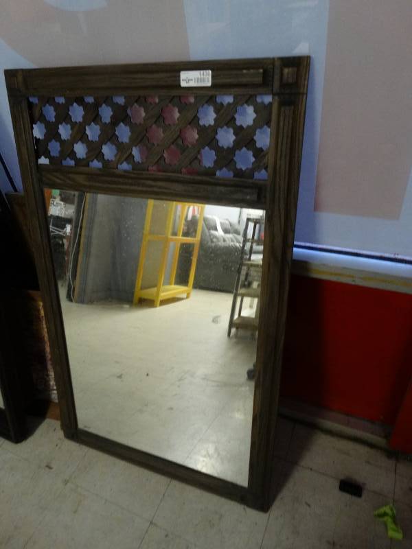lot 1430 image: decorative wall mirror 45x28