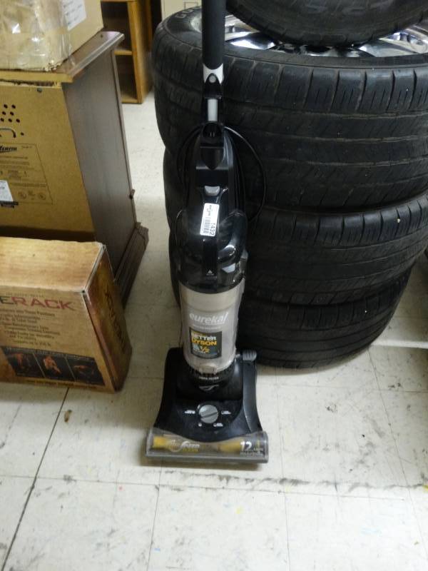lot 1432 image: Eureka vacuum