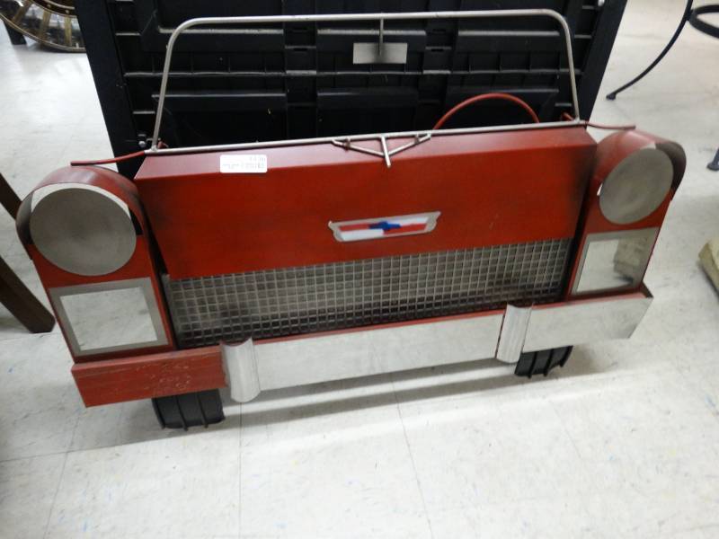 lot 1436 image: Metal Car Wall Decor