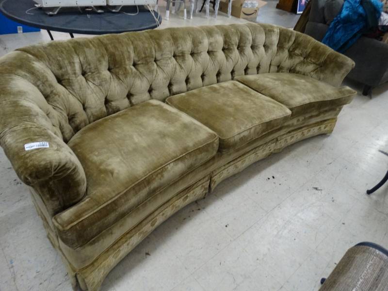 lot 1437 image: 3 Seat Velvet Couch