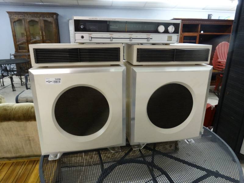lot 1438 image: Lloyds Am-Fm Receiver with speakers