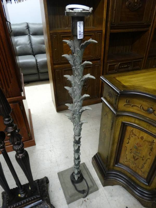 lot 1447 image: Plant design floor lamp