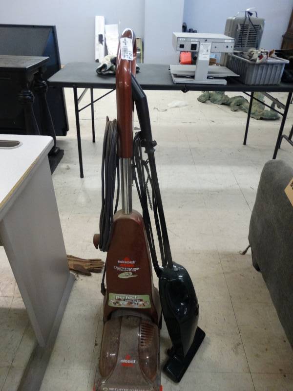 lot 1462 image: Bissell quick steamer & Super broom vaccuum
