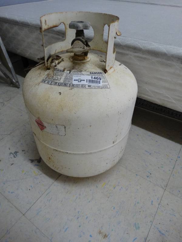 lot 1469 image: Propane tank w contents