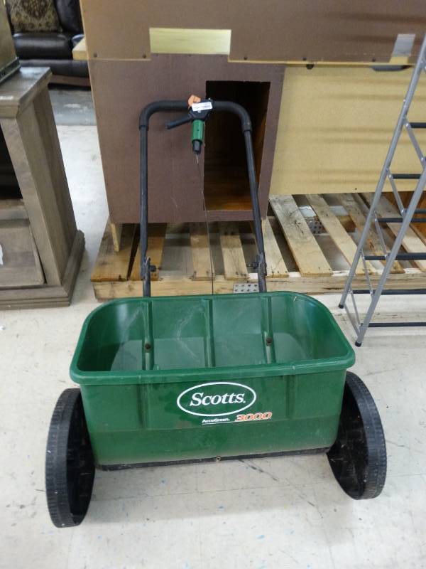 lot 1471 image: Scotts lawn seeder
