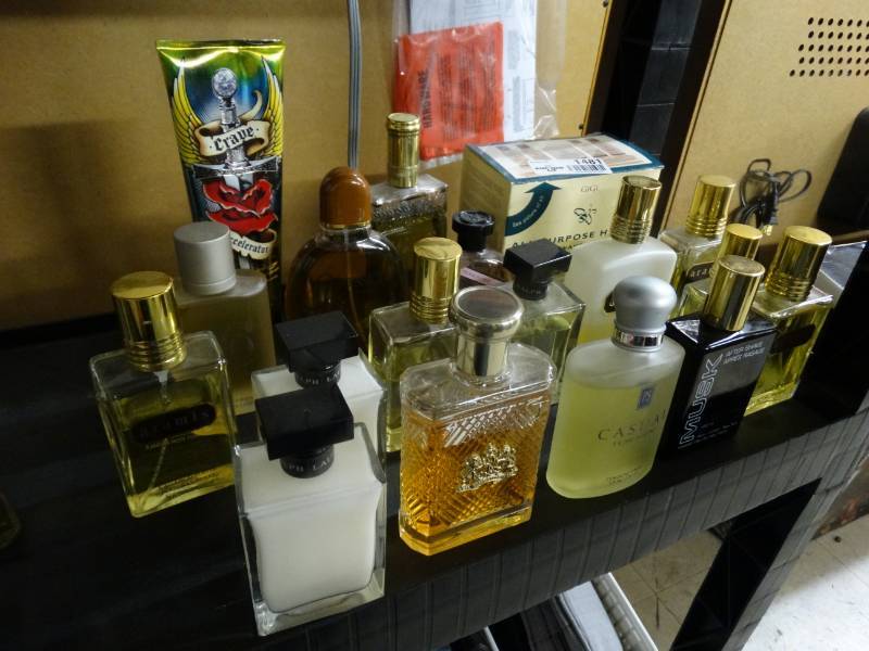 lot 1481 image: Large lot of various Mens colognes