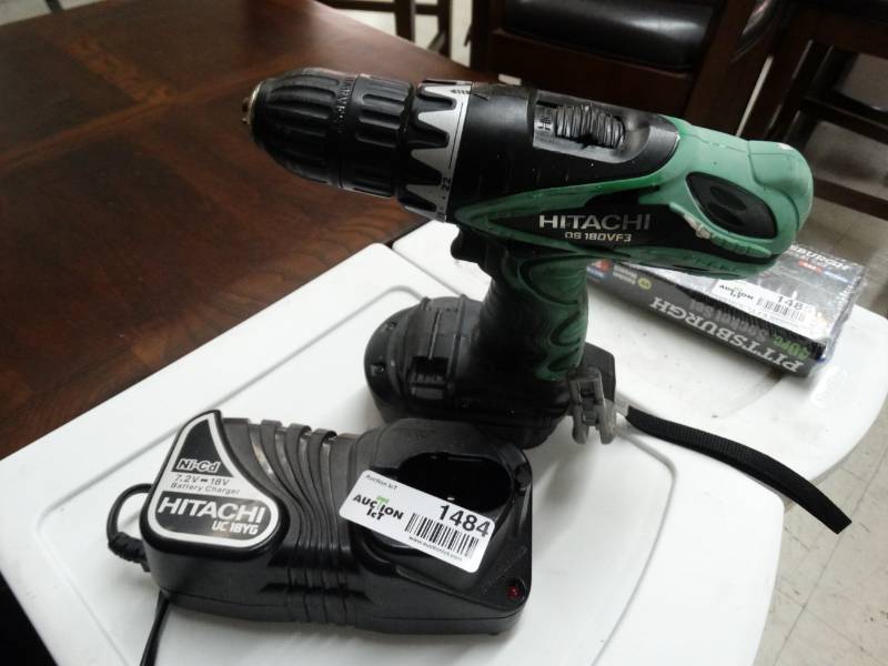 lot 1484 image: Hitachi 18 volt cordless drill w battery & charger