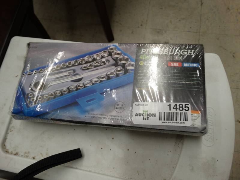 lot 1485 image: New 40 pc socket set in case