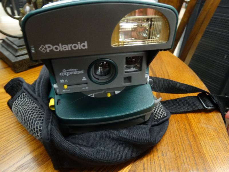 lot 1489 image: Polaroid camera w bag