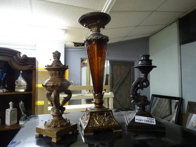 lot 1491 image: 3 pcs of home decor