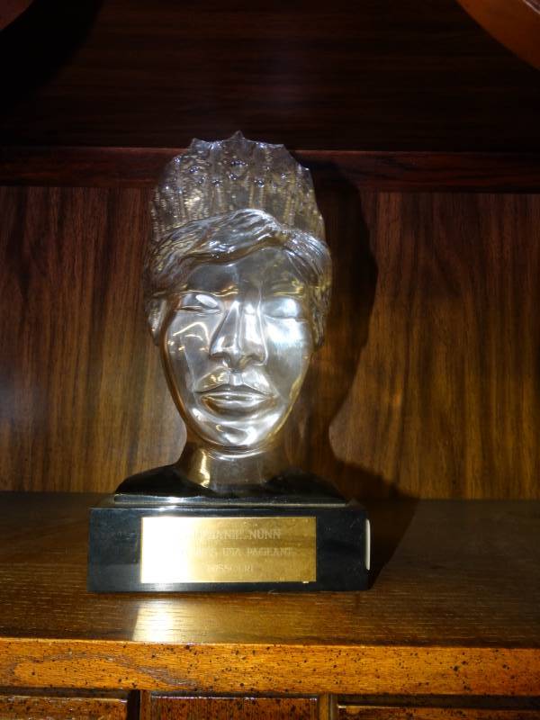lot 1497 image: Stephanie Nunn 1993 Miss USA Pageant Missouri trophy