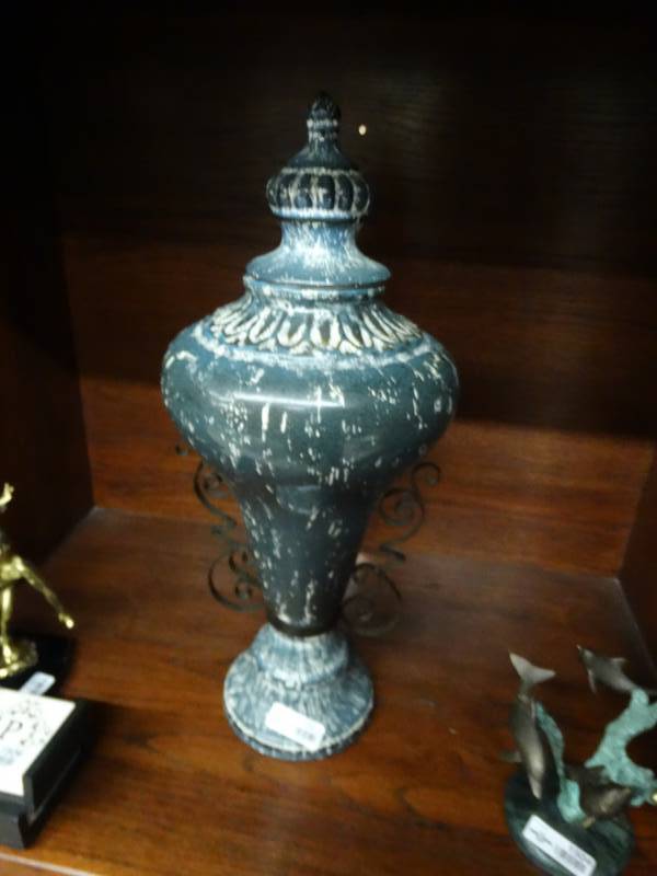 lot 1505 image: Beautiful large URN w handles & lid- 27 tall