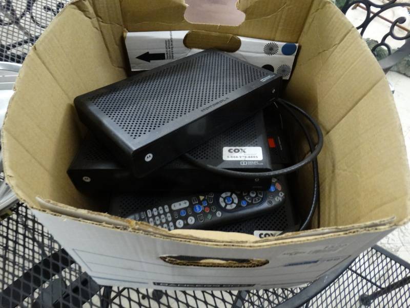 lot 1522 image: Lot of cable boxes w remote