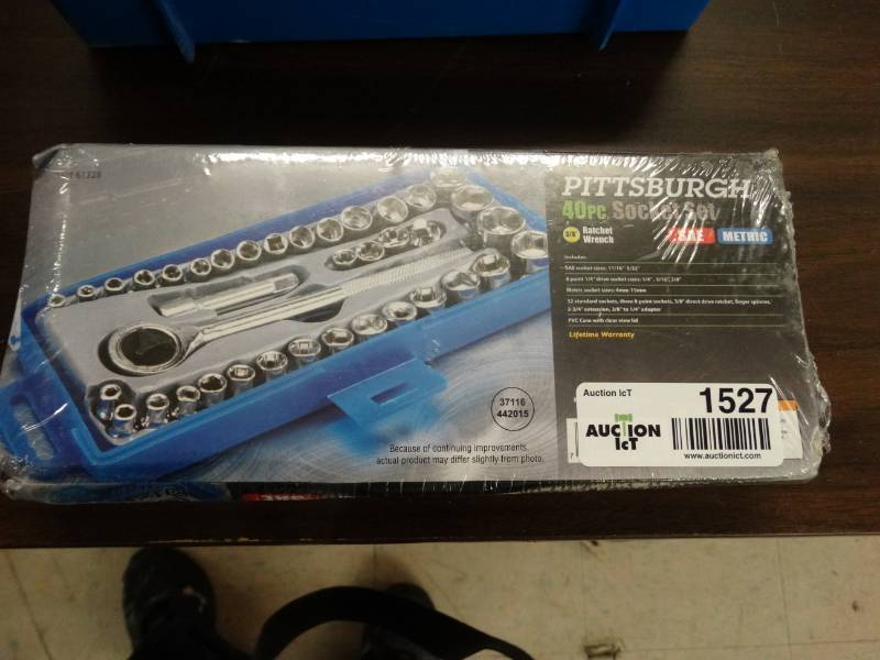 lot 1527 image: New 40 pc socket set in case