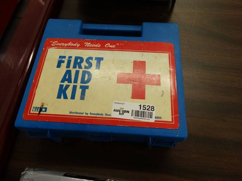 lot 1528 image: First aid kit